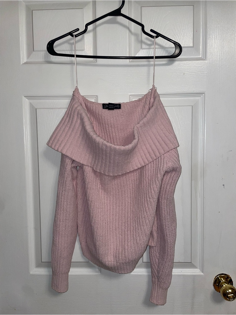 Streetwear Society Off-Shoulder Ribbed Sweater in Pale Pink